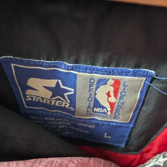 Chicago Bulls Starter Black and Red NBA Jacket - Picture 4 of 7